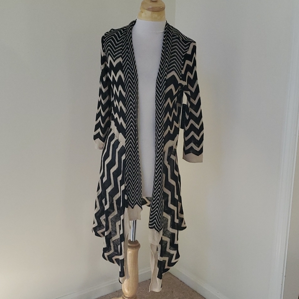 New! Nic +Zoe large chevron tan/ black linen blend cardigan.